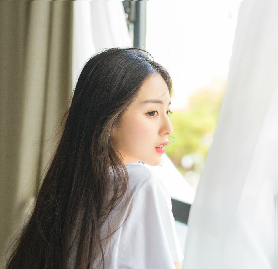 “为何不可？”刘璝抬起头，目光变得有些通红，便是张任，在对上刘璝那双眸子的时候，也不禁一窒，这个老实人发怒了，那种野兽般的眸子，让张任都有种不敢直视的感觉。